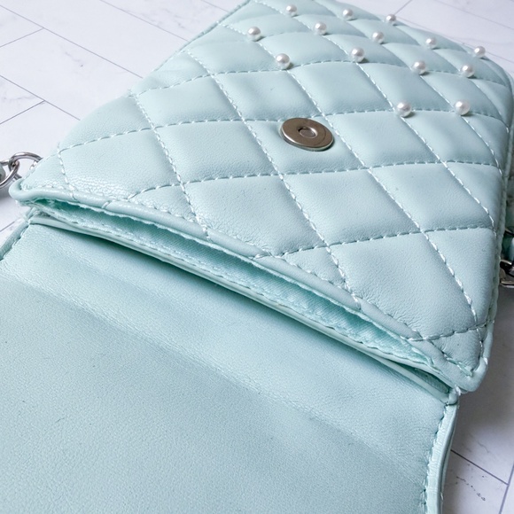 BADGLEY MISCHKA Pearls Phone Crossbody w/ Insert Card Holder - NWT ($79 Retail) - Picture 9 of 14